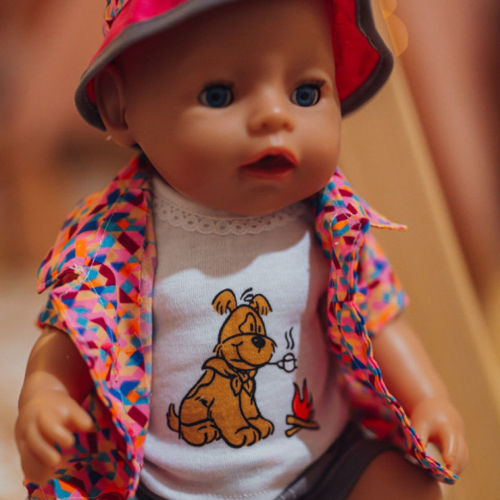 Kolorowe ubranko dla lalki Piesek z kurteczką i czapeczką 43-46 cm / Woopie