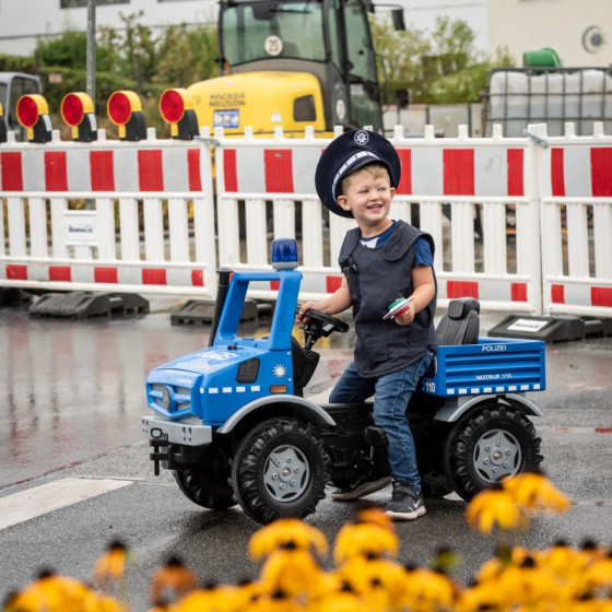 Ciężarówka policyjna na pedały Mercedes-Benz / Rolly Toys