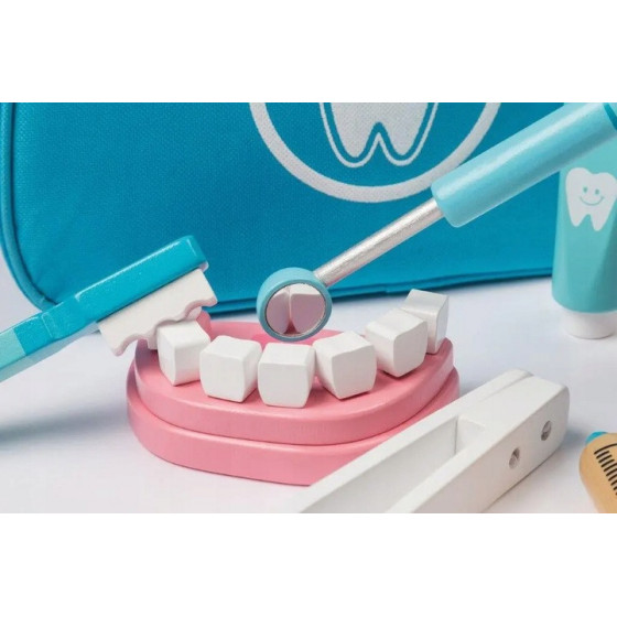 Drewniany zestaw małego dentysty z torbą / Joueco