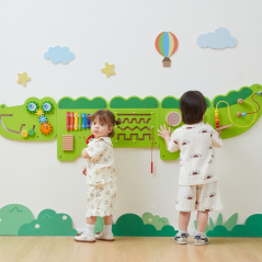 Tablica sensoryczno-manipulacyjna Krokodyl / Viga