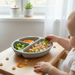 Silikonowy talerzyk z podziałką i przyssawkami Jasny szary / Bocioland