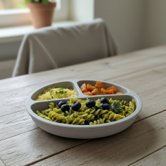 Silikonowy talerzyk z podziałką i przyssawkami Jasny szary / Bocioland