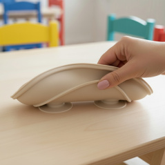 Silikonowy talerzyk z podziałką i przyssawkami Beżowy / Bocioland