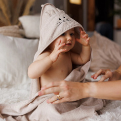 Ręczniczek bambusowy z kapturkiem i uszkami 100x100 cm Jasny beżowy / Babyono