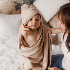 Ręczniczek bambusowy z kapturkiem i uszkami 100x100 cm Ciemny beżowy / Babyono