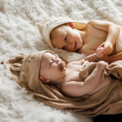 Ręczniczek bambusowy z kapturkiem i uszkami 100x100 cm Kremowy / Babyono