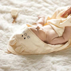 Ręczniczek bambusowy z kapturkiem i uszkami 100x100 cm Kremowy / Babyono