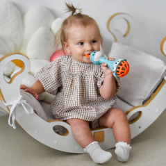 Muzyczna grzechotka sensoryczna Żyrafka 1 szt. / Woopie