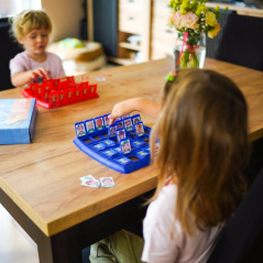 Gra zgadula Odganij kto to jest? / Woopie