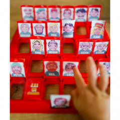 Gra zgadula Odganij kto to jest? / Woopie