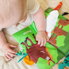 Książeczka sensoryczna z ogonkami Wiejskie zwierzątka / Woopie