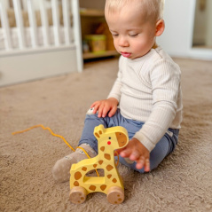Żyrafka na sznurku do ciągnięcia / Tooky Toy
