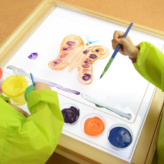 Przezroczysta tablica sensoryczna LED + Taca do malowania / Masterkidz