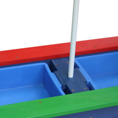 Kolorowy stolik z ławczkami i parasolem / Axi