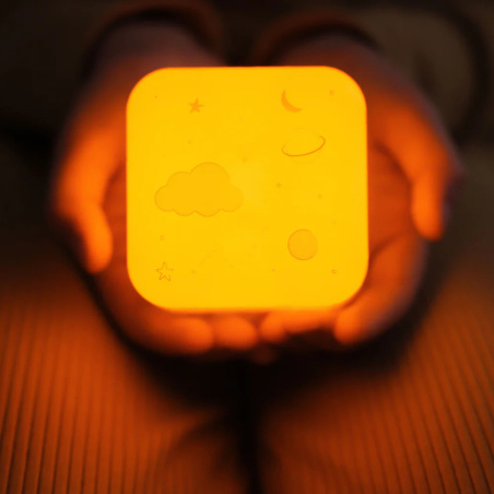 Lampka nocna Kostka kosmos / CloudBox