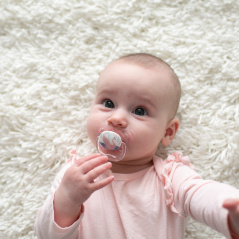 Smoczek ortodontyczny świecący 0+ Łabędź 2 szt. / Dr. Brown's