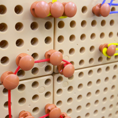 Kołeczki i sznurki do tablicy STEM 260 el. / Masterkidz